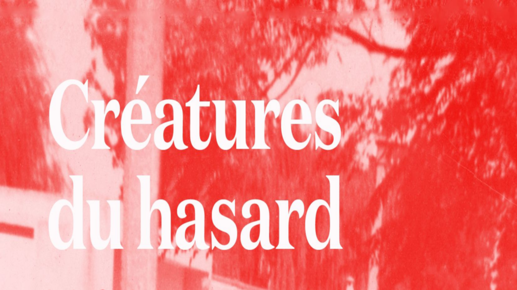 Créatures du hasard sur un fond rouge claire
