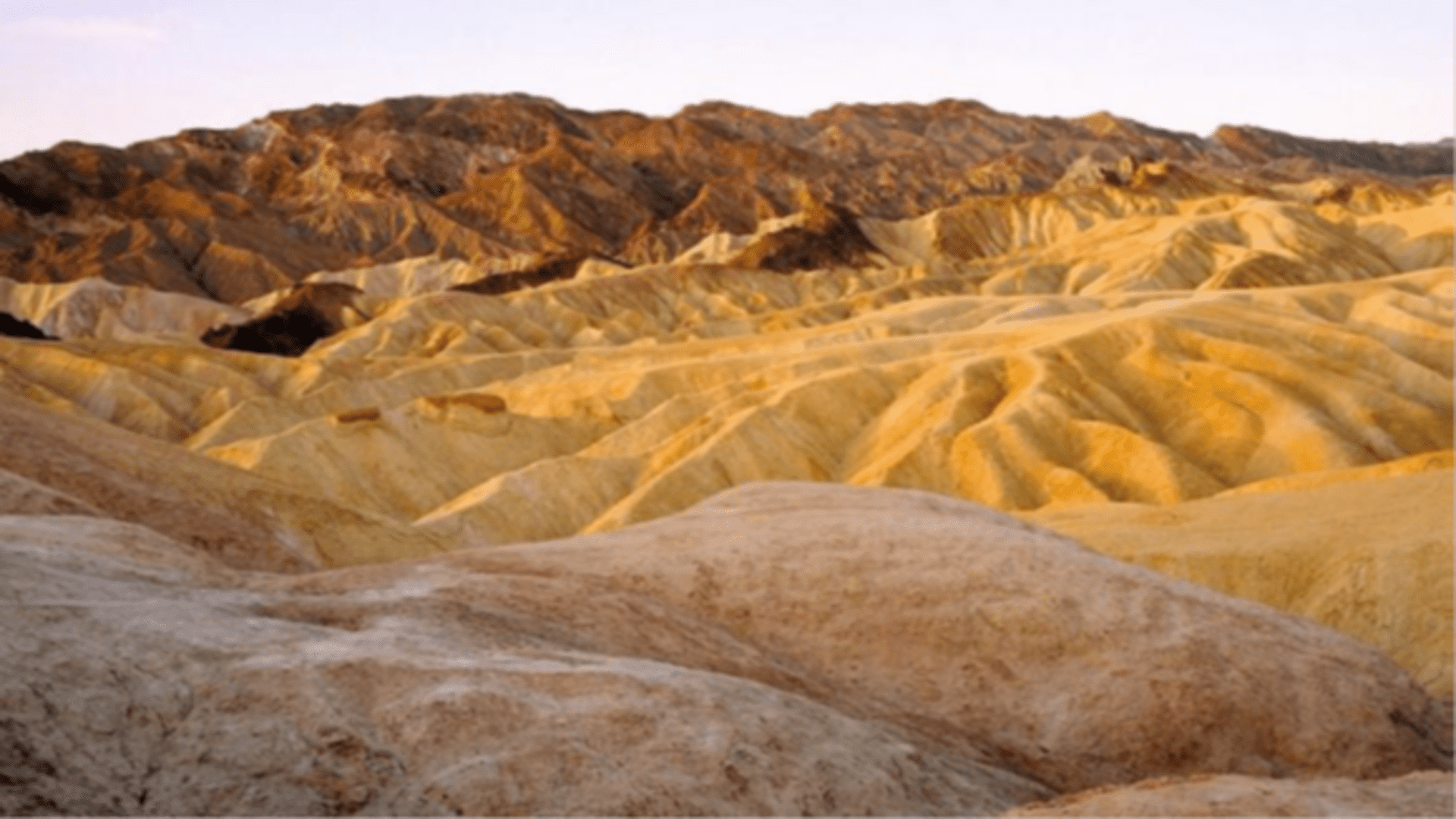 Proposition pour Oasis mettant en scène un désert de sable à perte de vue